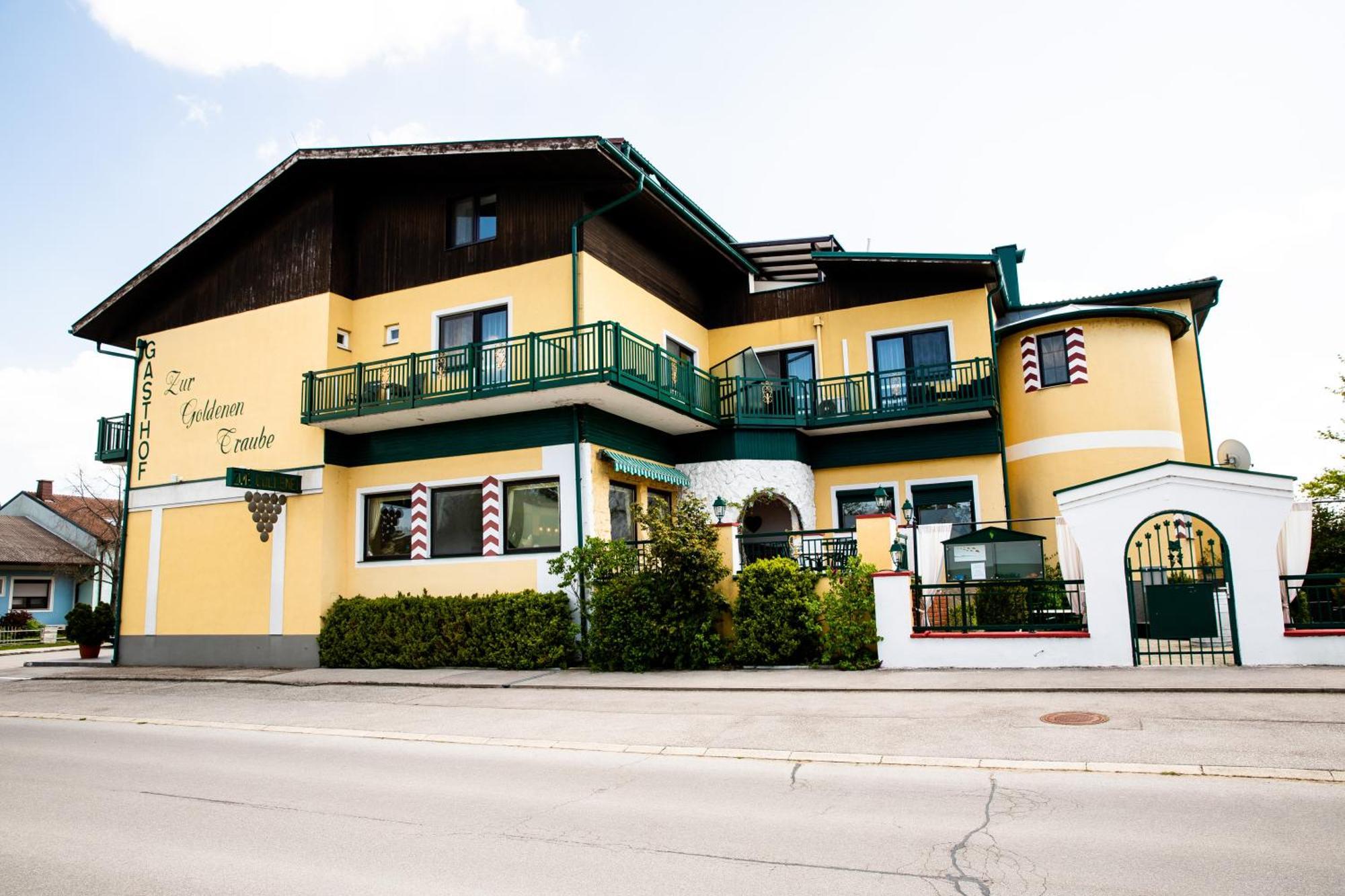 Landgasthof Zur Goldenen Traube Podersdorf am See Buitenkant foto